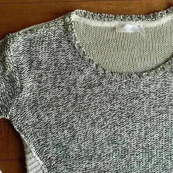 RD Style | Knit woven two tone sweater size large (fits smaller) - Picture 3 of 5